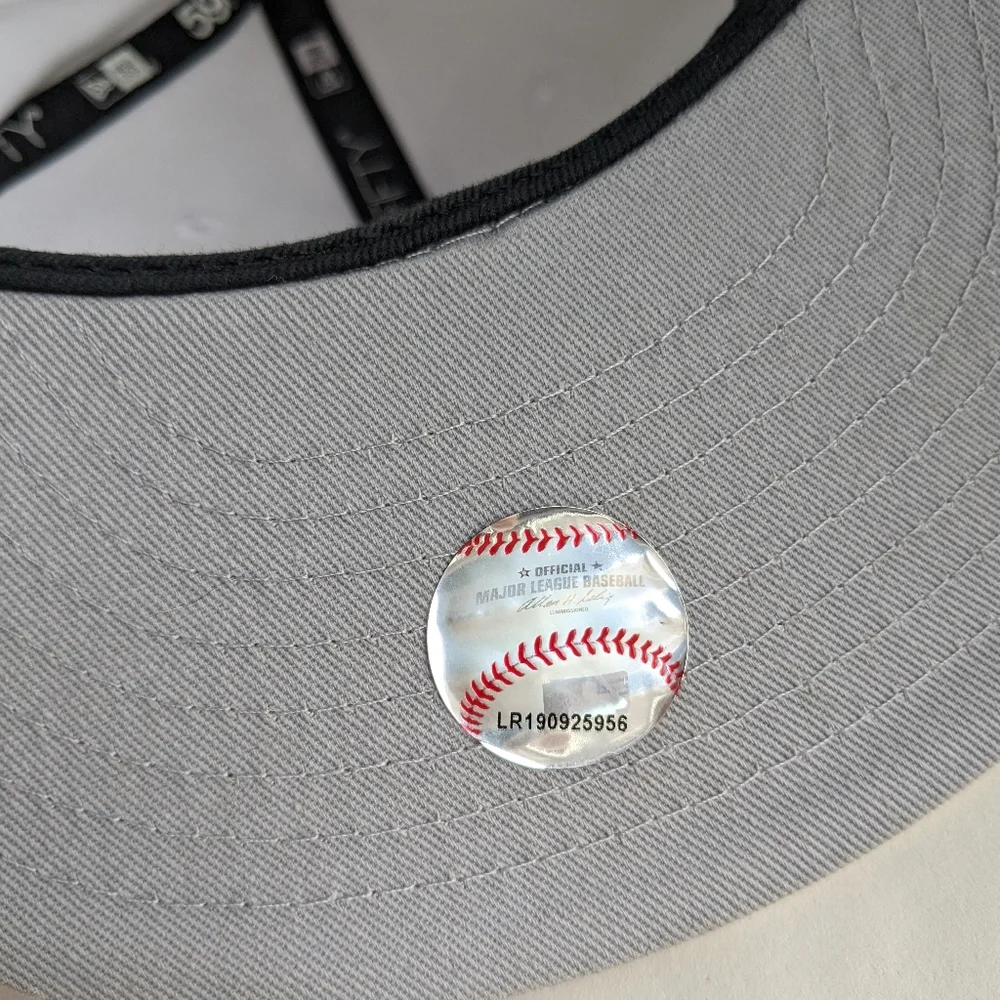 New Era Official MLB New York Yankees 59Fifty Fitted Hat Snapback 7 1/8 WHITE